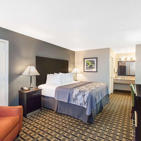 Days Inn By Wyndham Ennis Esterno foto