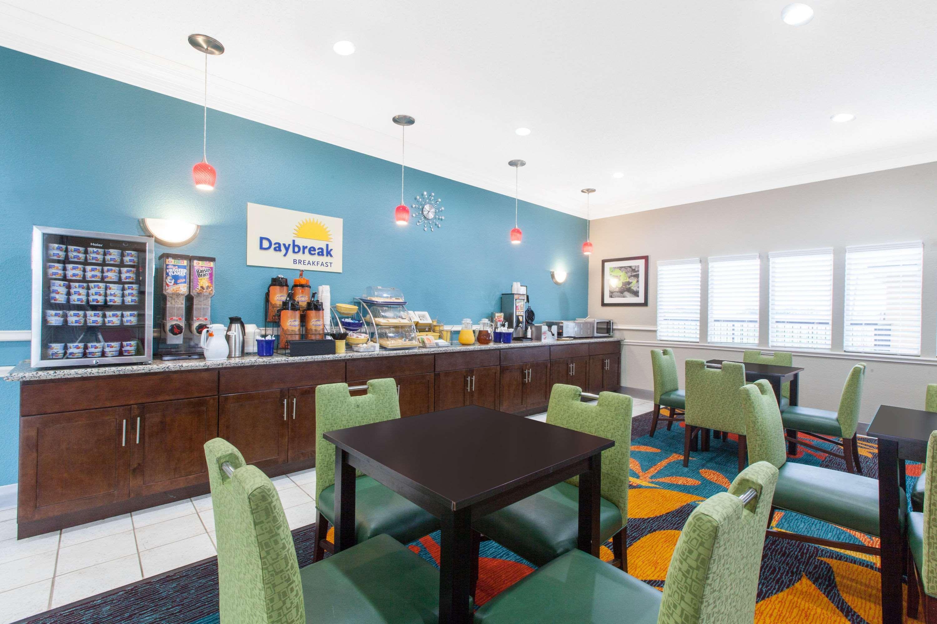 Days Inn By Wyndham Ennis Esterno foto