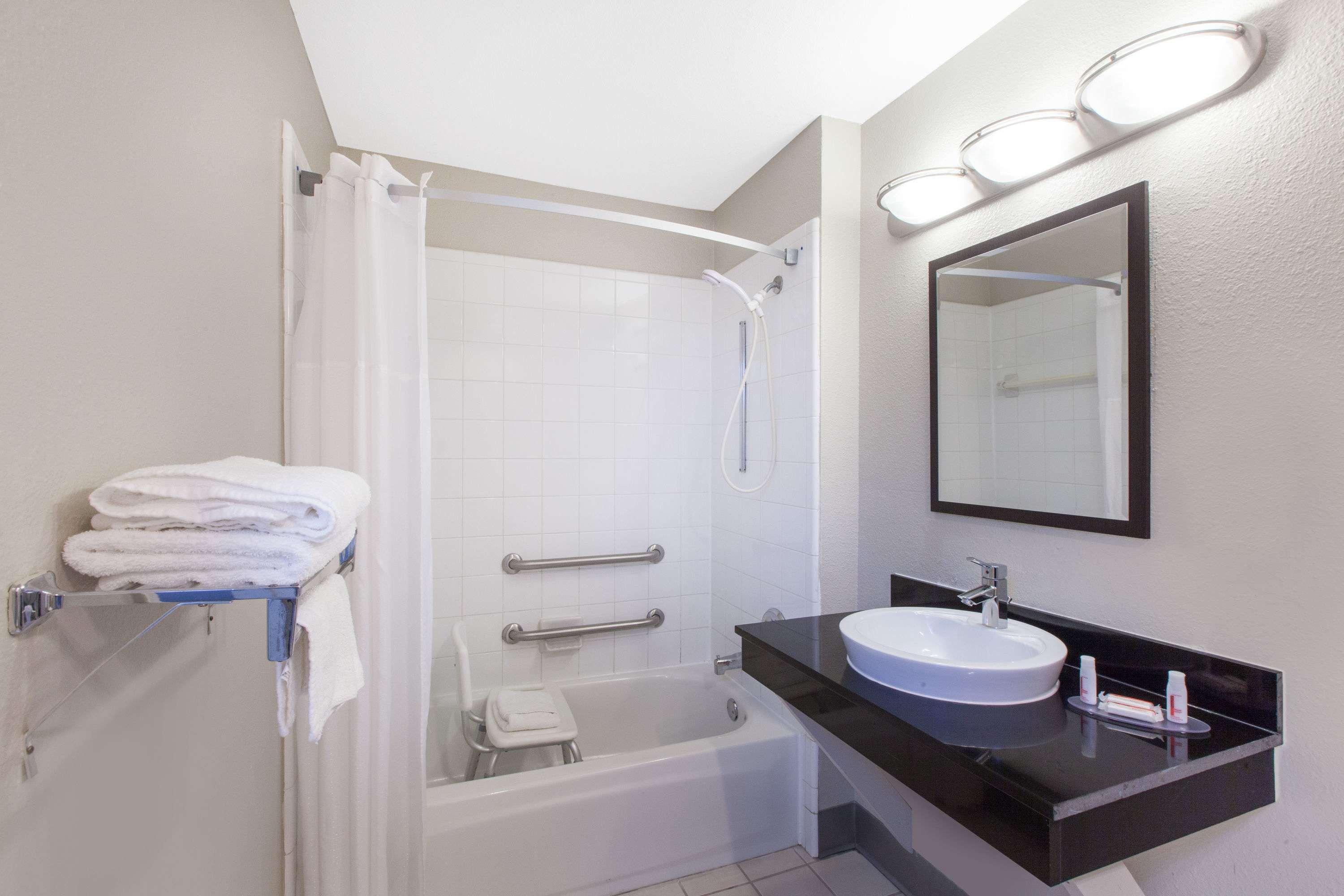 Days Inn By Wyndham Ennis Esterno foto